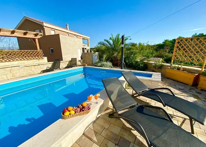 Villa Island Vir With Pool