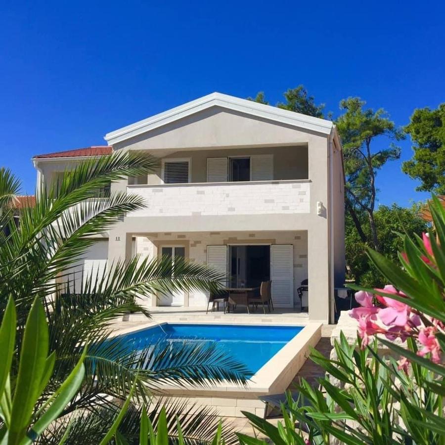 Island With Pool Villa