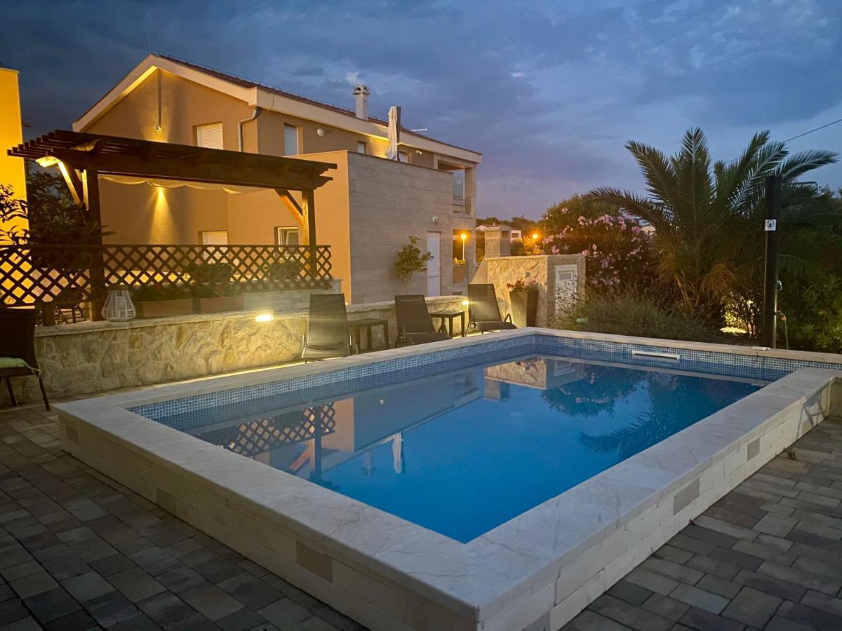 Island With Pool Villa